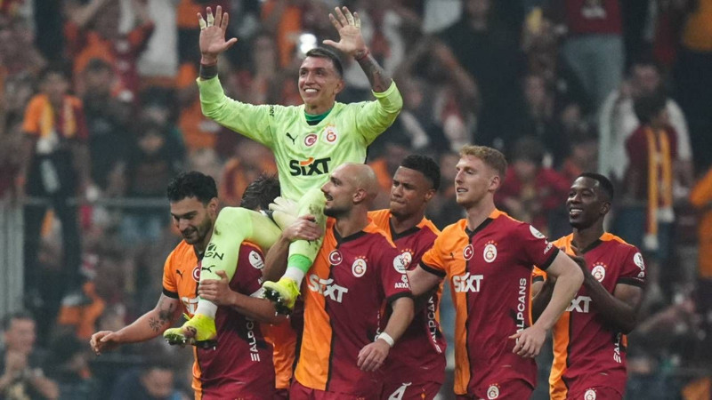 Muslera'dan Galatasaray'a rekorlarla veda! İşte efsane kalecinin Galatasaray kariyeri - Resim: 2