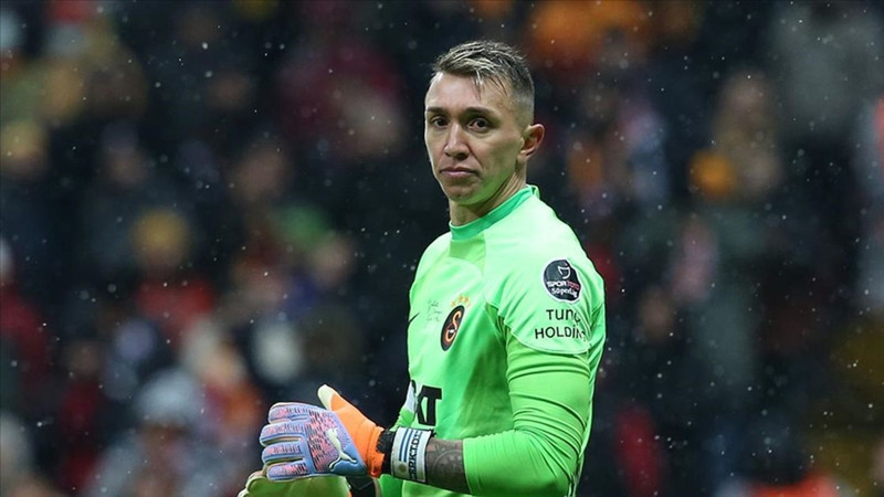 Muslera'dan Galatasaray'a rekorlarla veda! İşte efsane kalecinin Galatasaray kariyeri - Resim: 6