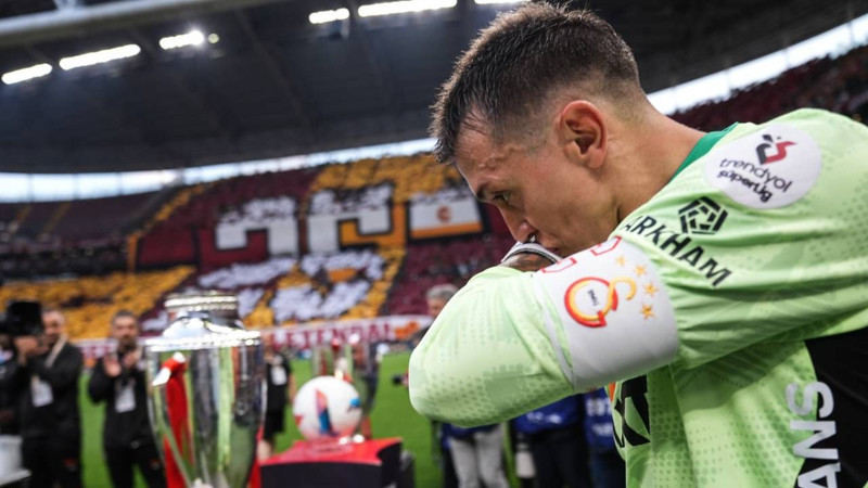 Muslera'dan Galatasaray'a rekorlarla veda! İşte efsane kalecinin Galatasaray kariyeri - Resim: 1