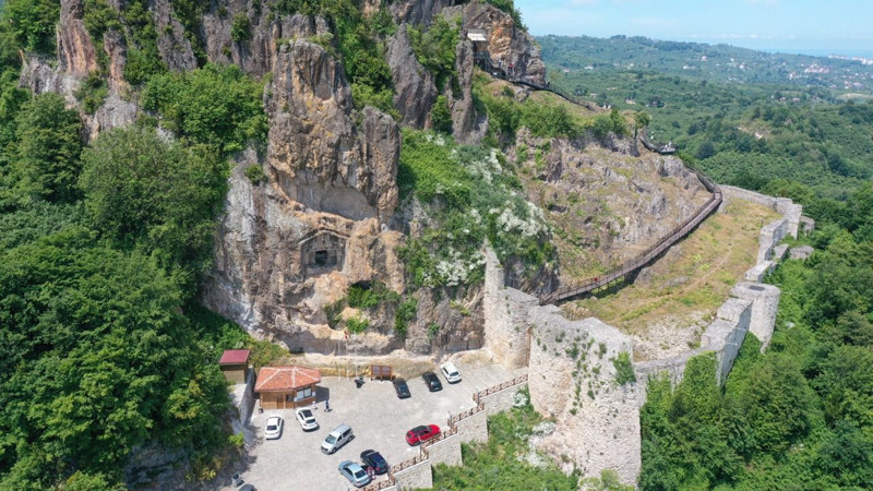 Ordu'nun Ünye ilçesinde bulunuyor! Tam 2 bin 500 yıllık - Resim: 9