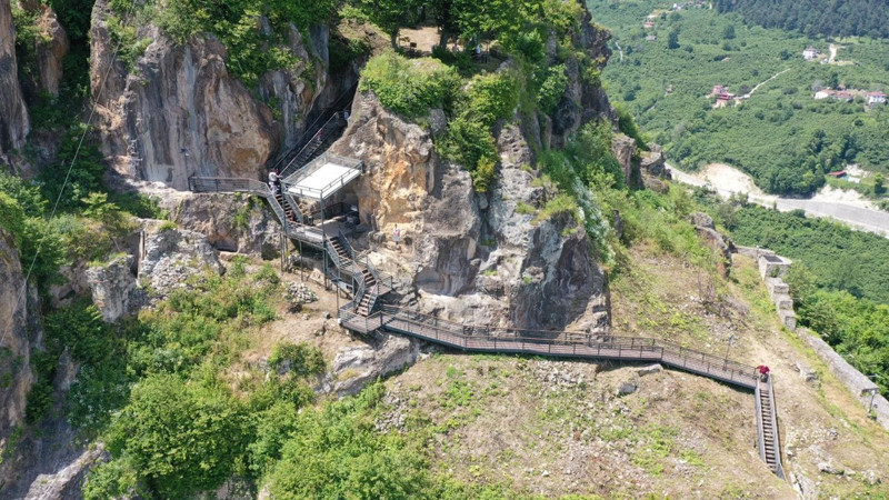 Ordu'nun Ünye ilçesinde bulunuyor! Tam 2 bin 500 yıllık - Resim: 8