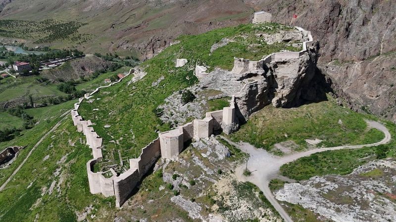 Asırlarca fethedilemeyen o kale Sivas'ta bulunuyor - Resim: 1