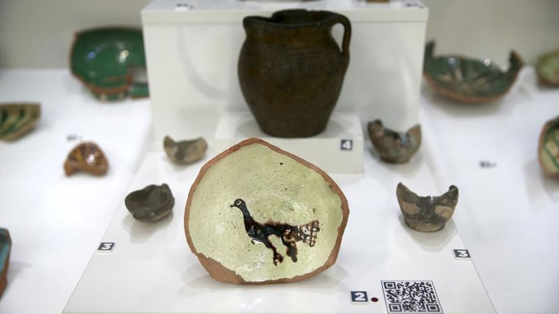 Kars'ta 'sırlı seramikler' bulundu! 1000 yıllık - Resim: 6