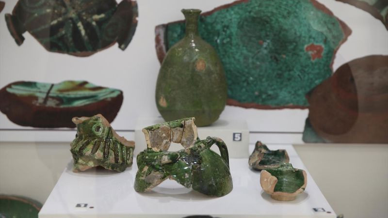 Kars'ta 'sırlı seramikler' bulundu! 1000 yıllık - Resim: 5