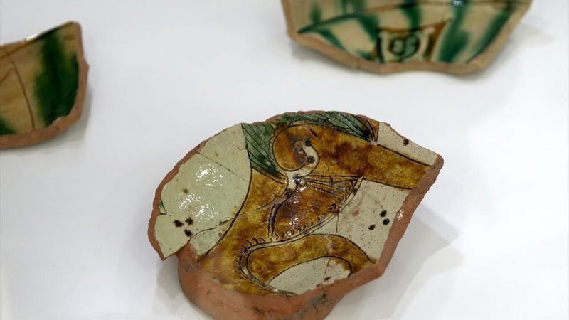 Kars'ta 'sırlı seramikler' bulundu! 1000 yıllık - Resim: 2