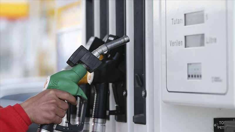 Benzine 2,63 TL, motorine 4,03 TL indirim geldi! Akaryakıt fiyatları 50 TL’nin altına düştü! - Resim: 1