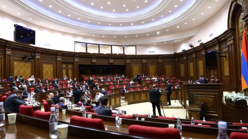 Darbe polemiği meclisi de gerdi! Yumruklar havada uçuştu - Resim: 5