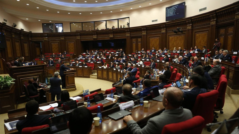Darbe polemiği meclisi de gerdi! Yumruklar havada uçuştu - Resim: 2