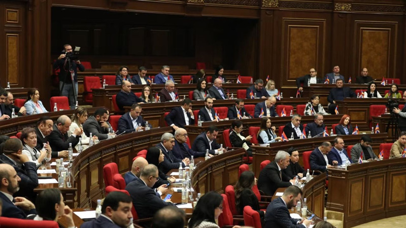 Darbe polemiği meclisi de gerdi! Yumruklar havada uçuştu - Resim: 6