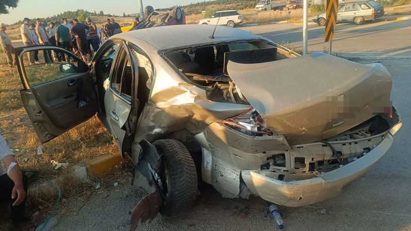 Afyonkarahisar'da feci kaza! 9 yaralı - Resim: 1