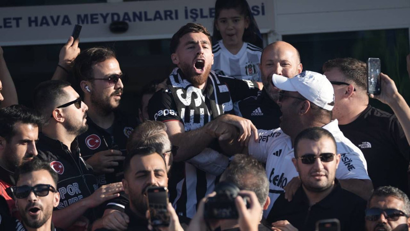 Beşiktaş'ın yeni transferi Orkun Kökçü, İstanbul'a geldi! Orkun'a coşkulu karşılama - Resim: 6