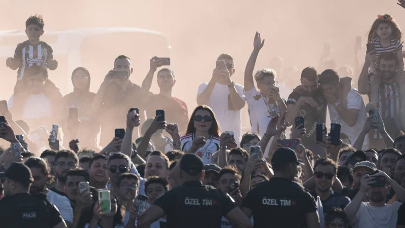 Beşiktaş'ın yeni transferi Orkun Kökçü, İstanbul'a geldi! Orkun'a coşkulu karşılama - Resim: 9