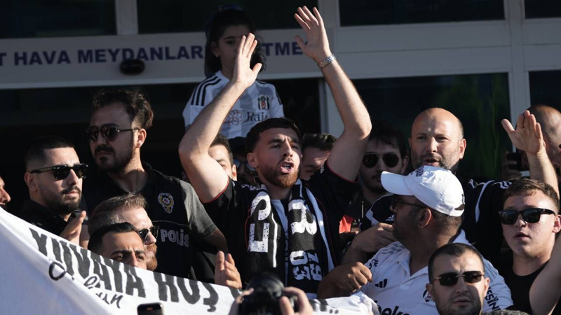 Beşiktaş'ın yeni transferi Orkun Kökçü, İstanbul'a geldi! Orkun'a coşkulu karşılama - Resim: 2