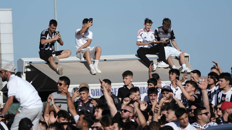 Beşiktaş'ın yeni transferi Orkun Kökçü, İstanbul'a geldi! Orkun'a coşkulu karşılama - Resim: 8
