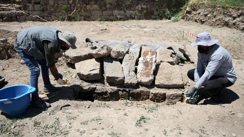 Bitlis Kalesi'nde bulundu! 5 asırlık taş heyecan yarattı - Resim: 9