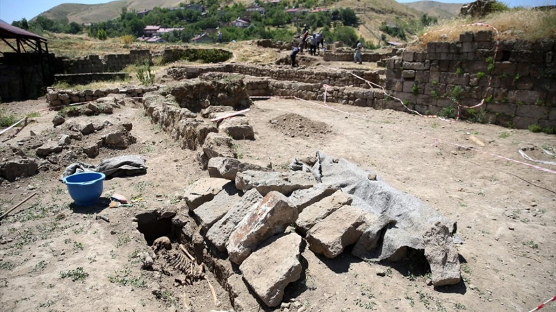 Bitlis Kalesi'nde bulundu! 5 asırlık taş heyecan yarattı - Resim: 14