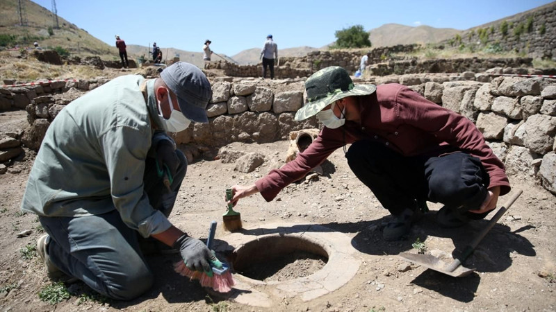 Bitlis Kalesi'nde bulundu! 5 asırlık taş heyecan yarattı - Resim: 6