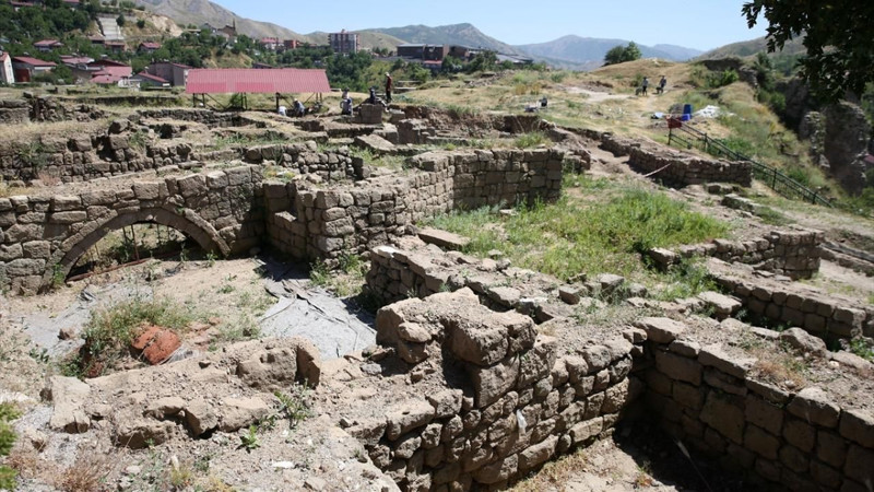 Bitlis Kalesi'nde bulundu! 5 asırlık taş heyecan yarattı - Resim: 2