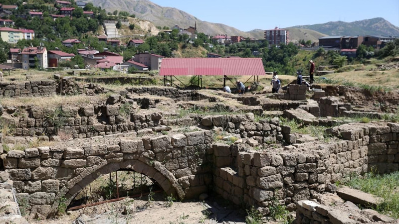Bitlis Kalesi'nde bulundu! 5 asırlık taş heyecan yarattı - Resim: 1
