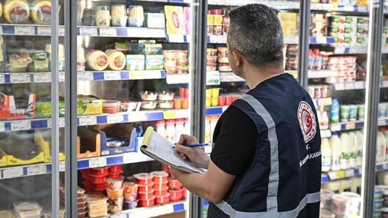 Bakanlık denetimlerine devam ediyor: İçinden domuz eti çıkan o ürünler acilen toplatıldı! - Resim: 1