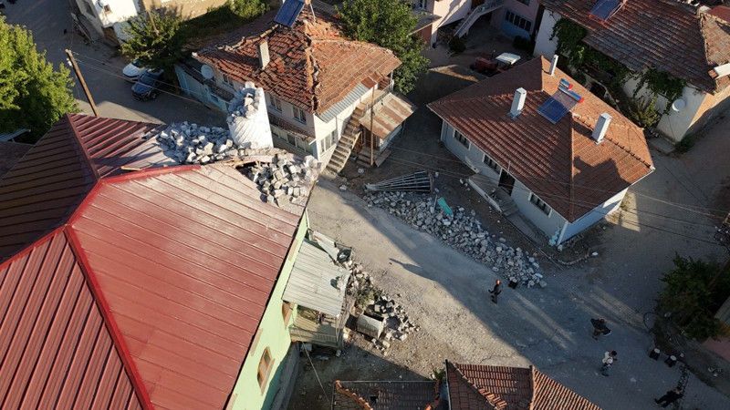 Balıkesir’deki depremde yıkılan binalar havadan görüntülendi - Resim: 3