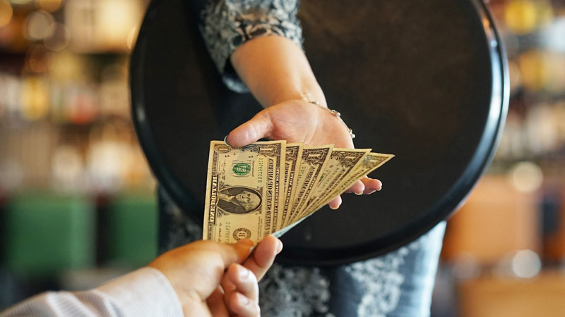 En çok bahşiş veren ülkeler belli oldu: Bakın Türkiye'de durum nasıl? - Resim: 6