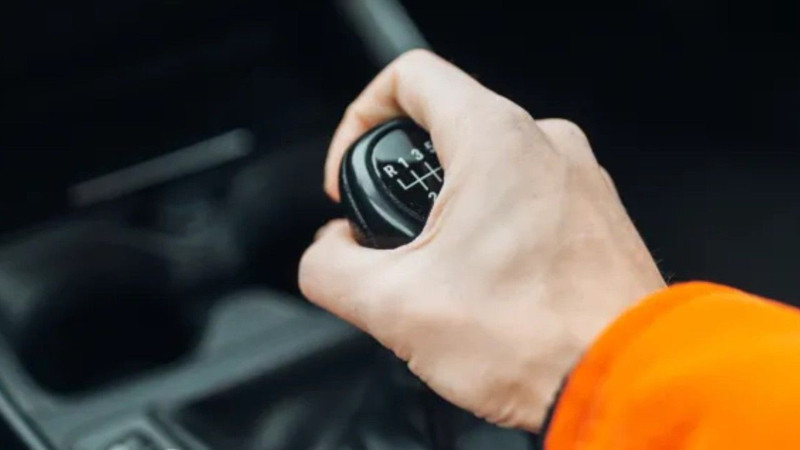 Şanzımanı çöpe götüren hatalar! Otomatik vites kullanırken sakın bu 5 yanlışı yapmayın - Resim: 2