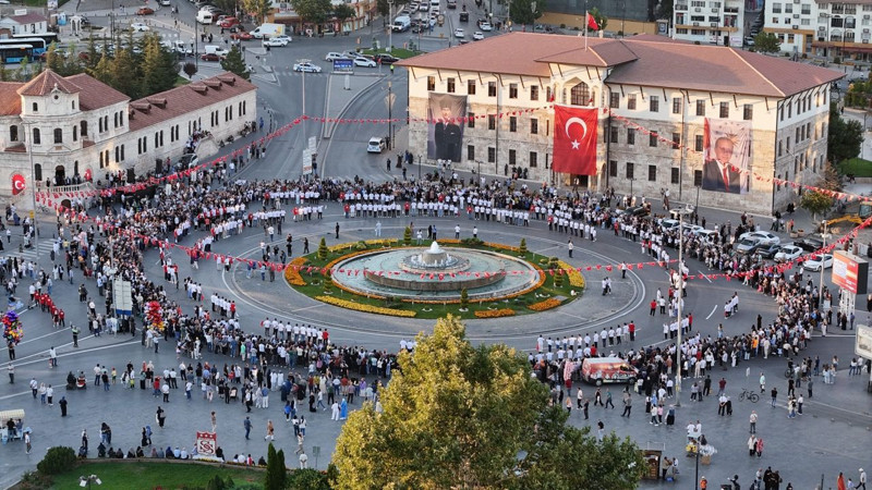 Dünyanın en büyük halay halkalarından biri! Sivas'ta görüntülendi - Resim: 3