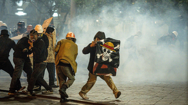Sokaklar savaş alanına döndü! Yüzlerce kişi yaralandı - Resim: 3