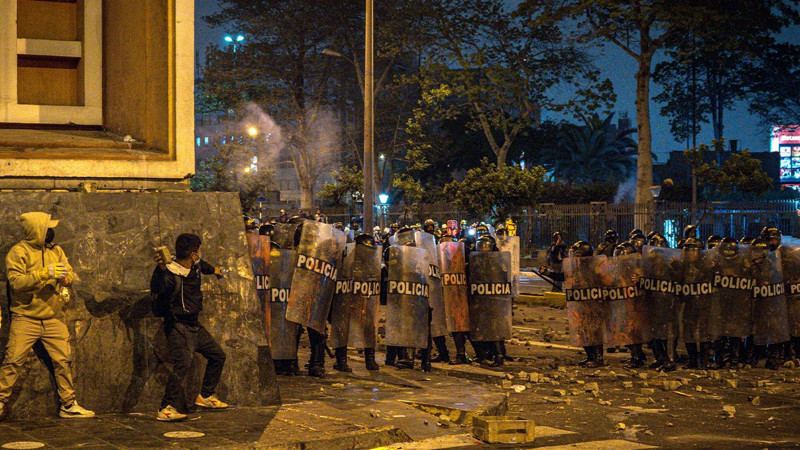 Sokaklar savaş alanına döndü! Yüzlerce kişi yaralandı - Resim: 4