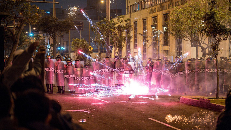Sokaklar savaş alanına döndü! Yüzlerce kişi yaralandı - Resim: 7