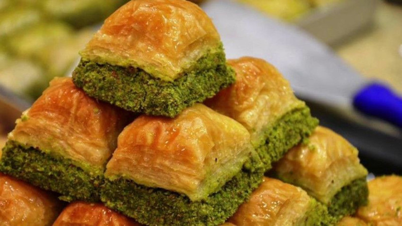 Üçkağıtçılar iş başında! Bayramda vatandaşa baklava diye bunu yediriyorlar - Resim: 1