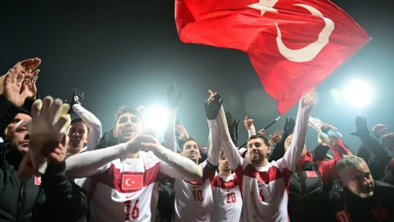 Dış basında Türkiye rüzgârı! Dünya Kupası’na tarihi geri dönüş manşetlerde… - Resim: 9
