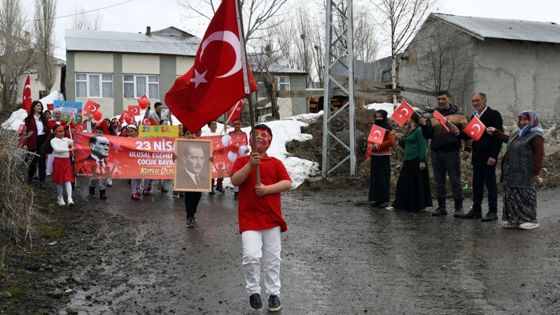 Sarıkamış’ta anlamlı 23 Nisan korteji: Kahramanmaraş ve Şanlıurfa için yürüdüler - Resim: 4
