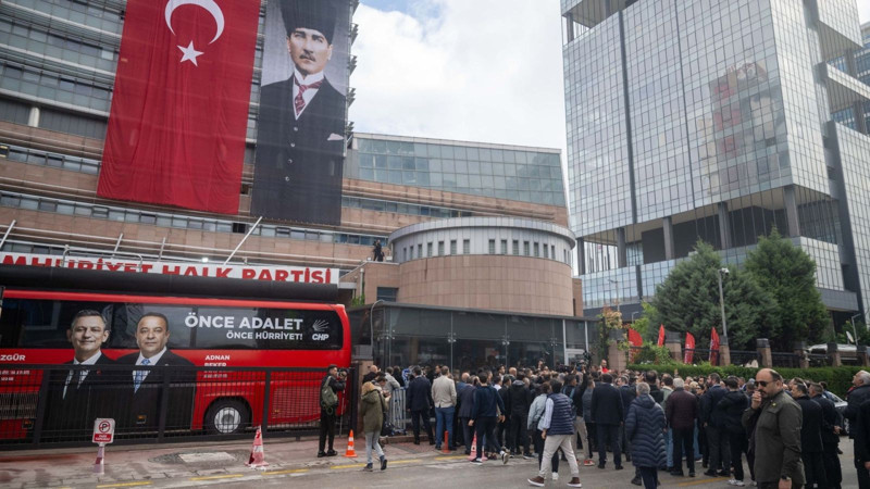CHP Genel Merkezi’nde sıcak saatler: 'Yetkisiz yönetim ısrar ediyor' - Resim: 8