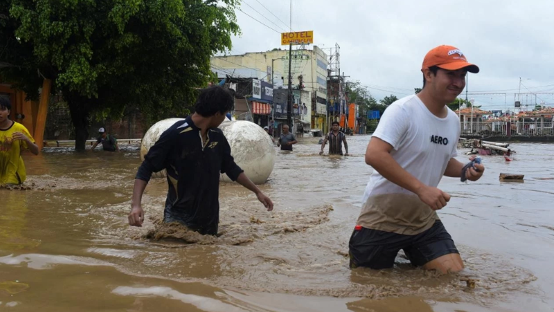 Meksika'da sel hayatı durdurdu! Çok sayıda ölü ve kayıp var... - Resim: 2