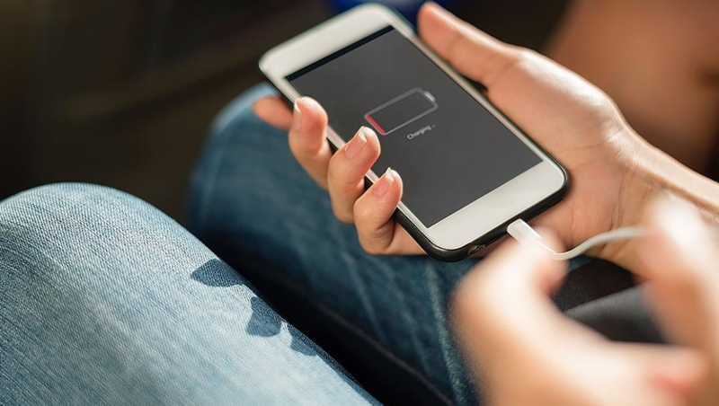 iPhone ve Samsung'u geride bıraktı! Şarjı tam 6 ay dayanıyor! Çinli marka yeni modelini tanıttı... - Resim: 2