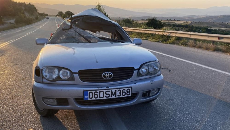 Çorum'da korkunç kaza! Otomobil ikiye ayrıldı: Çok sayıda yaralı var - Resim: 9