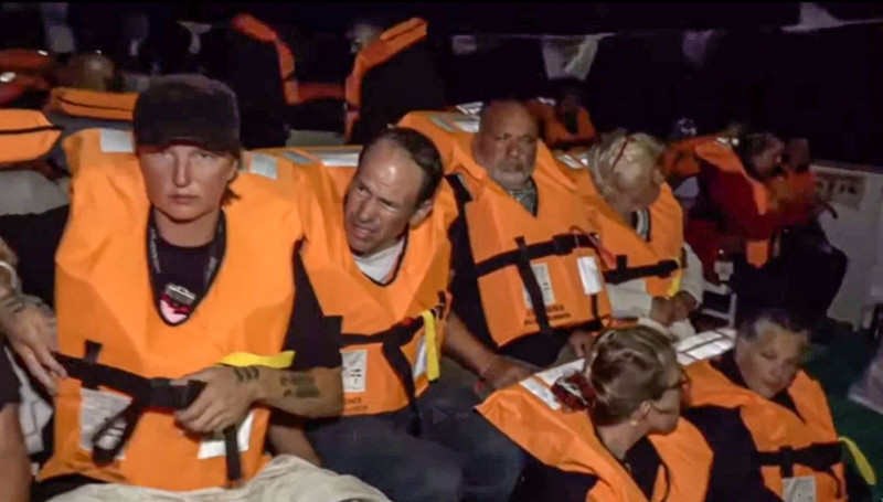 İsrailli donanma korsanları Gazze açıklarında yardım filosuna saldırdı! - Resim: 3