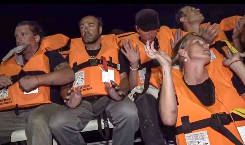 İsrailli donanma korsanları Gazze açıklarında yardım filosuna saldırdı! - Resim: 8