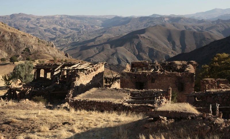 Bu köyde zaman durdu! 45 yıldır kimsenin yaşamadığı o köy Sivas'ta - Resim: 10