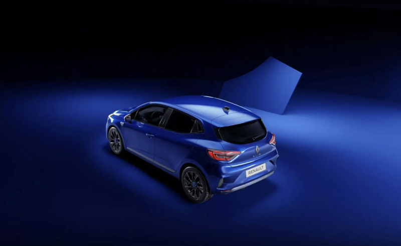 900 km tek depo! Bu araba hem elektrikli hem benzinli: Yeni Clio hibrit 1.248.900 TL’den başlıyor! - Resim: 1