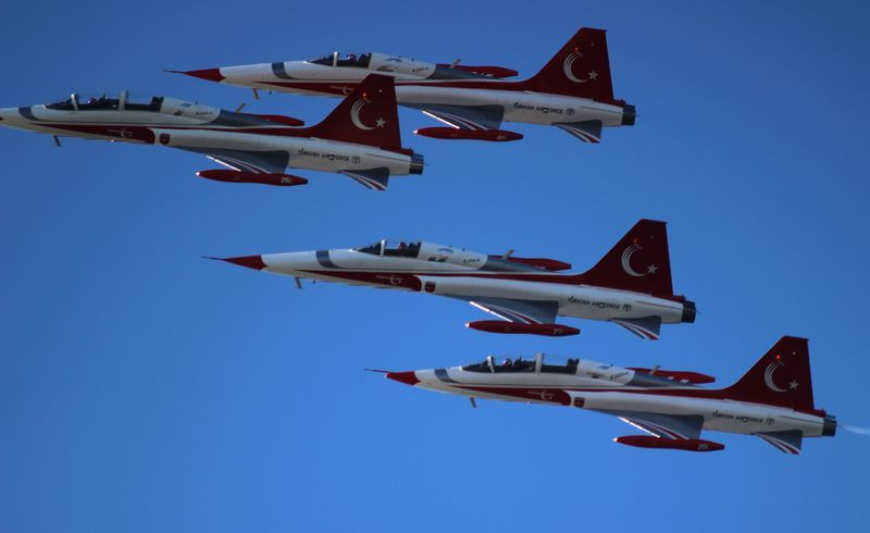 Türk Yıldızları, Bandırma semalarında nefes kesti - Resim: 6