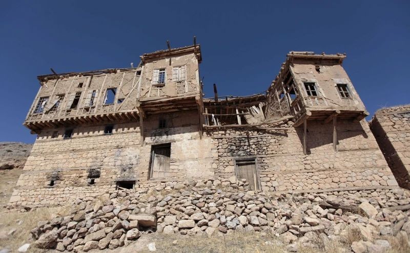 Bu köyde zaman durdu! 45 yıldır kimsenin yaşamadığı o köy Sivas'ta - Resim: 6