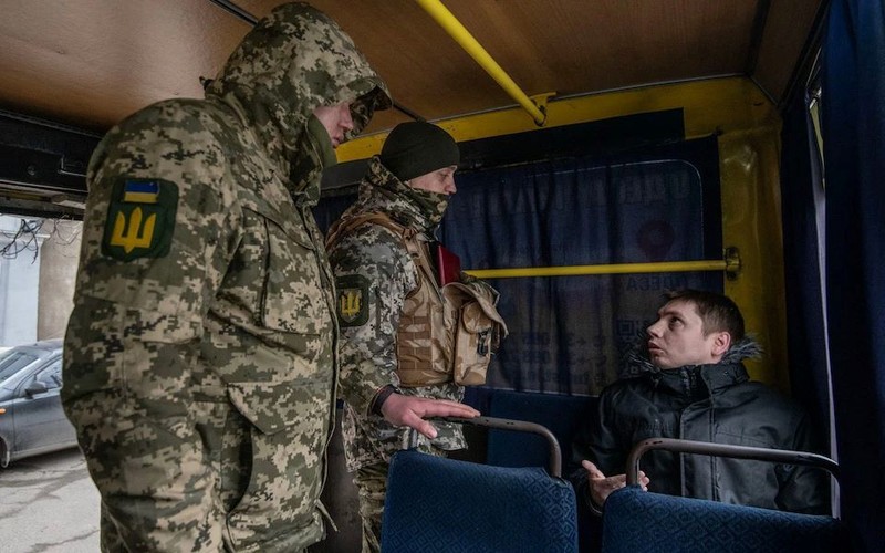Zelenskiy, ABD baskısıyla çocuk yaştaki gençleri cepheye sürmeyi planlıyor - Resim: 10