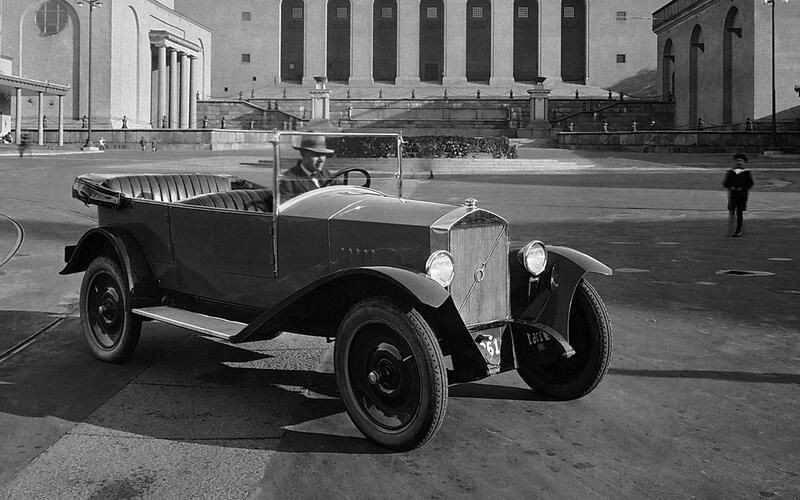 Otomobil Markalarının Ürettiği İlk Modeller - Resim: 12