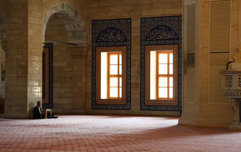 Orta Doğu'nun en büyük camilerinden biri! Adana'da şifreleriyle dikkat çekiyor - Resim: 10