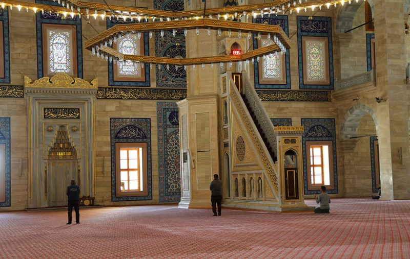 Orta Doğu'nun en büyük camilerinden biri! Adana'da şifreleriyle dikkat çekiyor - Resim: 4