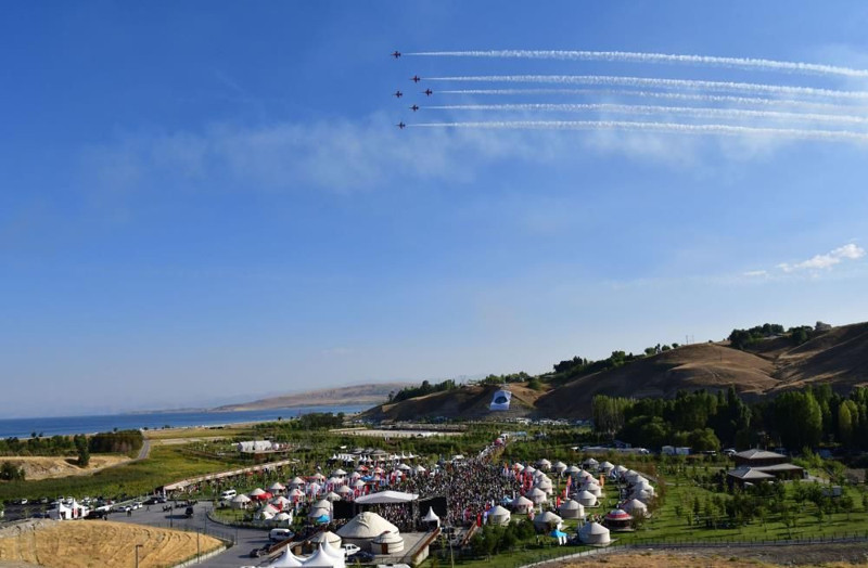 Bitlis'te Türk Yıldızları'nın gösterisi nefes kesti - Resim: 2
