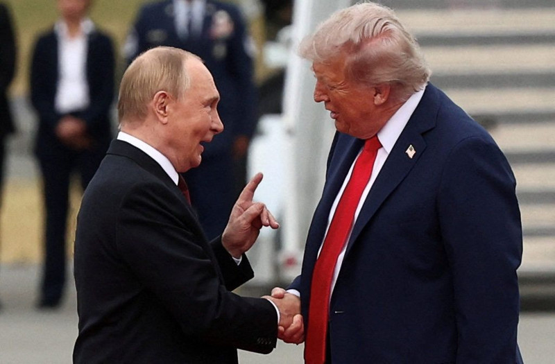 Trump Putin zirvesi kameralara böyle yansıdı! Savaş uçakları dikkat çekti - Resim: 5